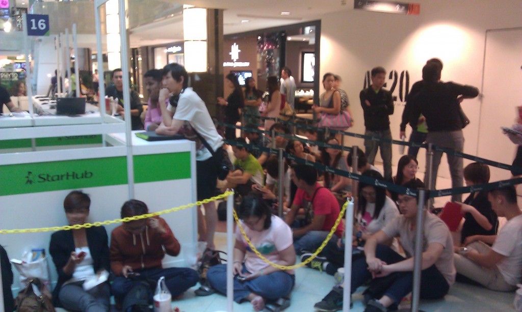 Starhub Samsung Galaxy Note II Queue One at Plaza Singapura