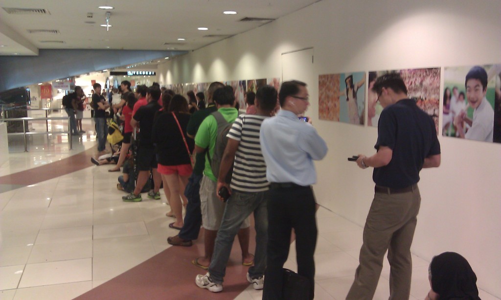 Starhub Samsung Galaxy Note II - My View of the Queue