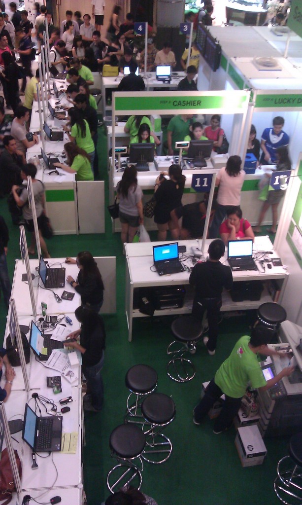 Starhub Employees at Work - Samsung Galaxy Note II Pre-Launch